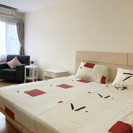 Charming Resident At Ekkamai From Studio Unit Up To 2 Bedroom Apartment バンコク都 エクステリア 写真