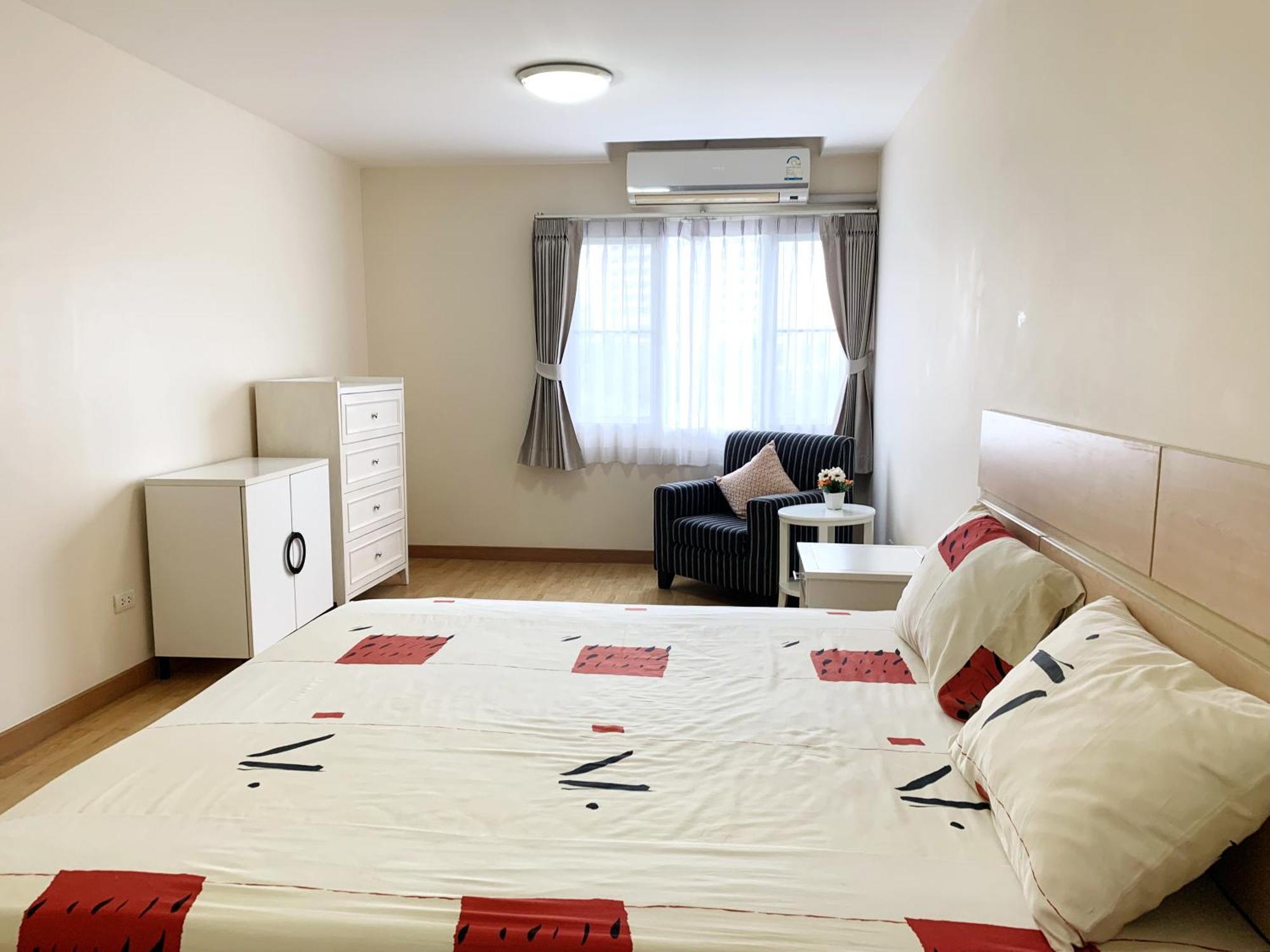 Charming Resident At Ekkamai From Studio Unit Up To 2 Bedroom Apartment バンコク都 エクステリア 写真